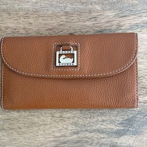 Dooney & Bourke wallet